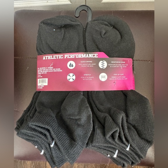 Zone in Woman’s socks sizes 9-11 - Picture 2 of 3